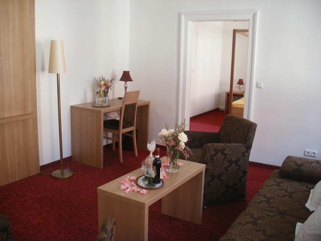 Boutiquehotel Goldene Rose - Self-Check-In Rothenburg ob der Tauber Exterior foto